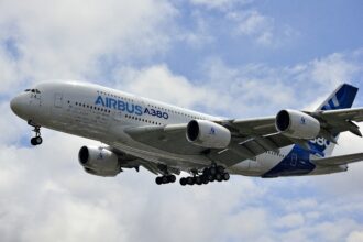 AIRBUS SAAI 3 MILJARDIN LAINAN. KUVASSA AIRBUS A380 TAIVAALLA. KUVITUSKUVA