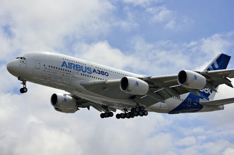 AIRBUS SAAI 3 MILJARDIN LAINAN. KUVASSA AIRBUS A380 TAIVAALLA. KUVITUSKUVA