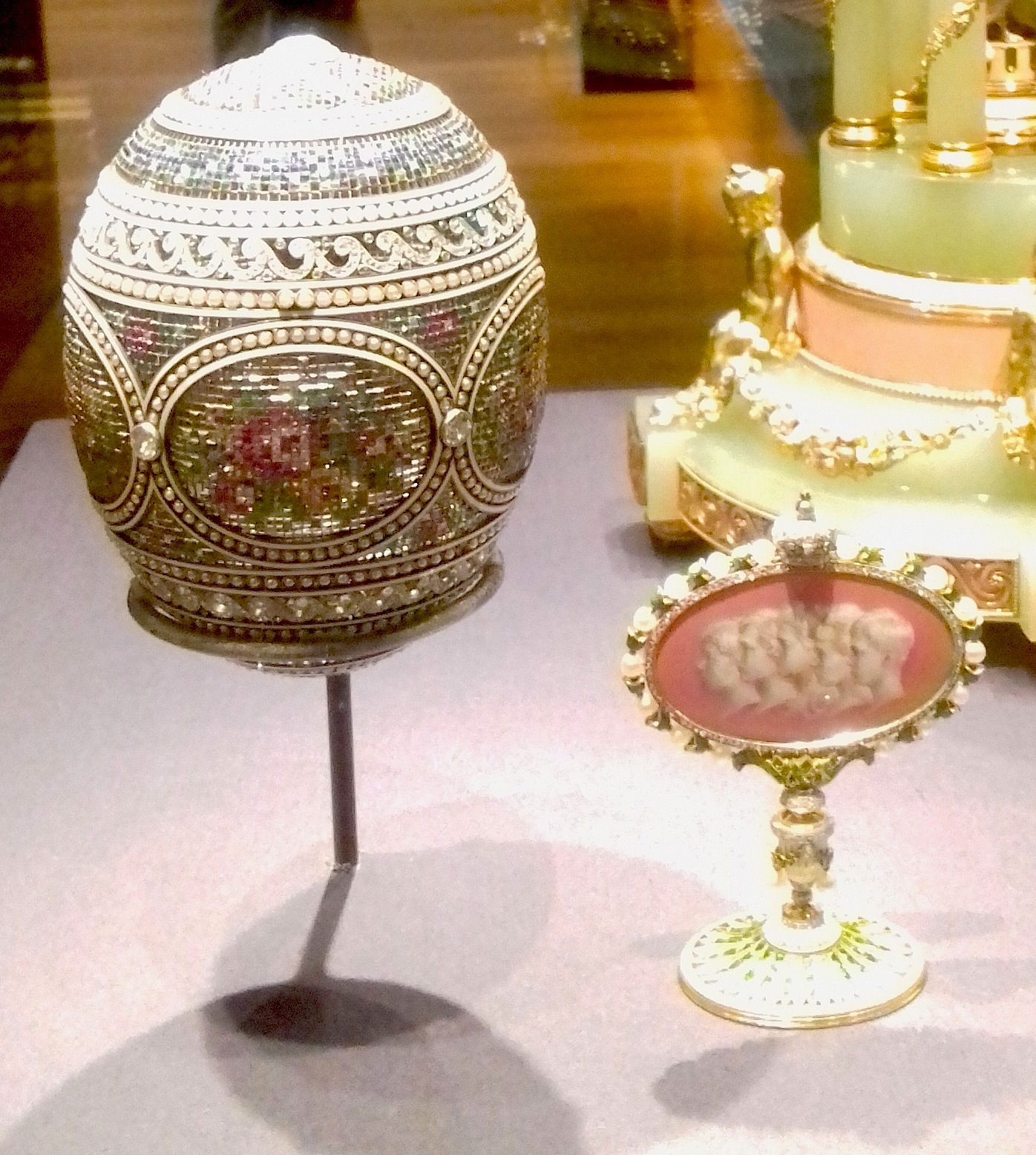Fabergén Mosaiikkimuna (1914), jonka suomalainen Alma Pihl suunnitteli Venäjän keisarilliselle hoville.