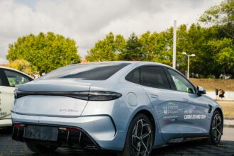 Kuvassa kiinalainen BYD sähköauto. Kuvituskuva