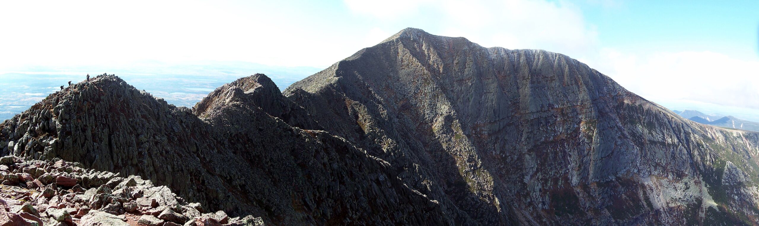 Mount Katahdinin jyrkkä ja kivikkoinen Knife Edge -harjanne Mainessa Yhdysvalloissa. Kuva: Greg Neault / Wikimedia Commons, CC BY-SA 3.0