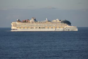 Turun telakalla rakennettu Icon of the Seas -risteilyalus merellä.