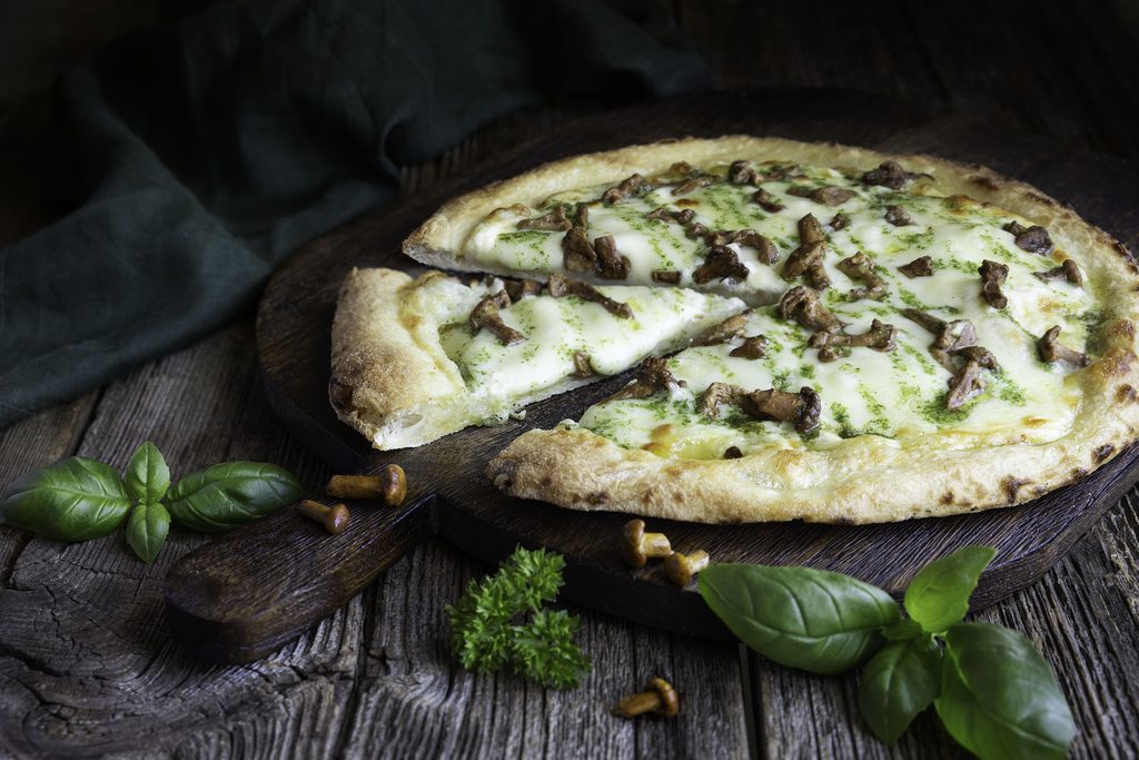 PIZZA_SISÄ_d32c397a-e223-4133-a3b7-ac164e4e0688-liitetiedosto_3-PizzaBacken_pizza_Kantarelli-f1988b